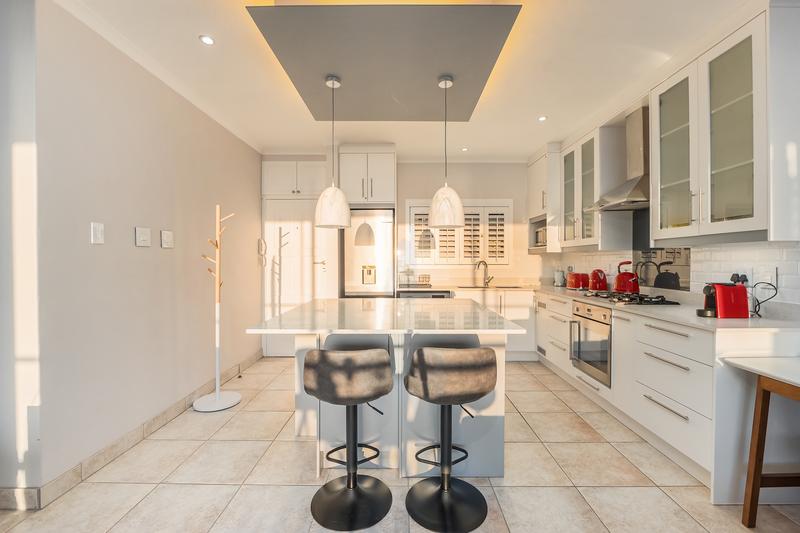 To Let 2 Bedroom Property for Rent in Camps Bay Western Cape